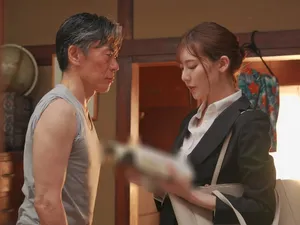 Huấn luyện cô nữ sinh năm hai ngực bự, và quan hệ tình dục trực tiếp với cô ấy sau khi uống nước thánh